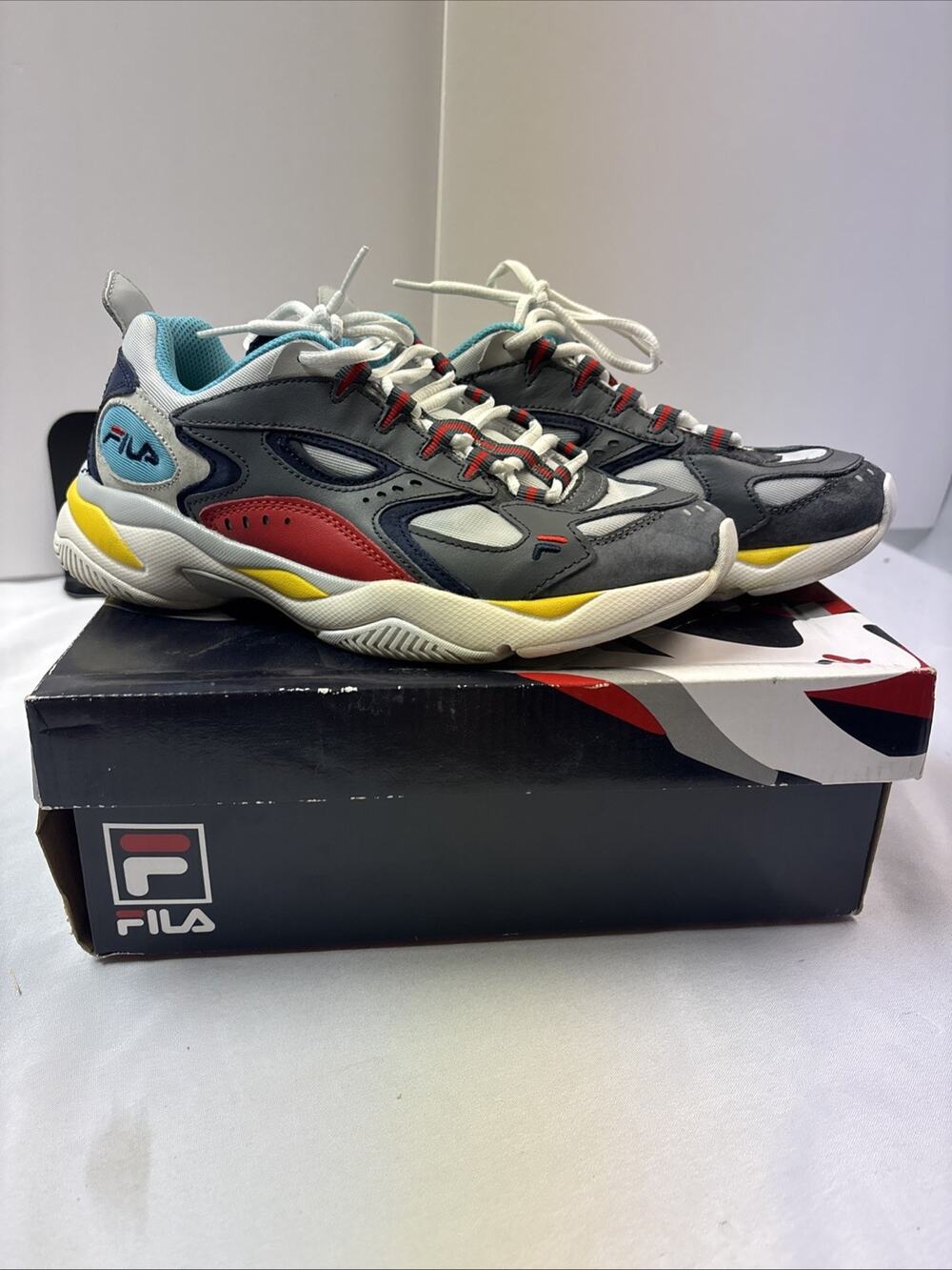 Fila Women's Boveasorus SZ 8.5 5RM00523-077 Multicolor Shoes Sneakers Aqua Red